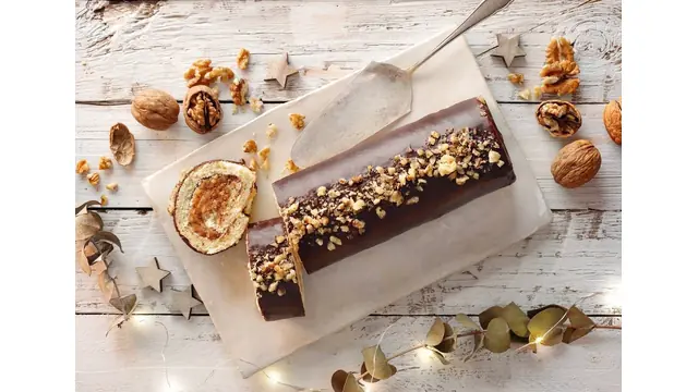 Tronco relleno de dátiles y nueces